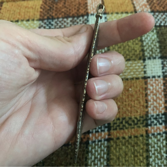 Large silvery feather boho statement necklace pendant or keychain- Lucky brand - Picture 3 of 6